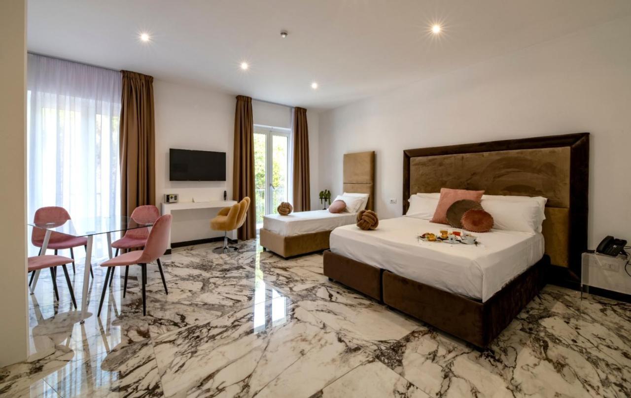 Grand Hotel Serapide 波佐利 外观 照片